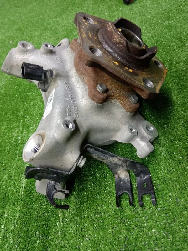 Кулак поворотный