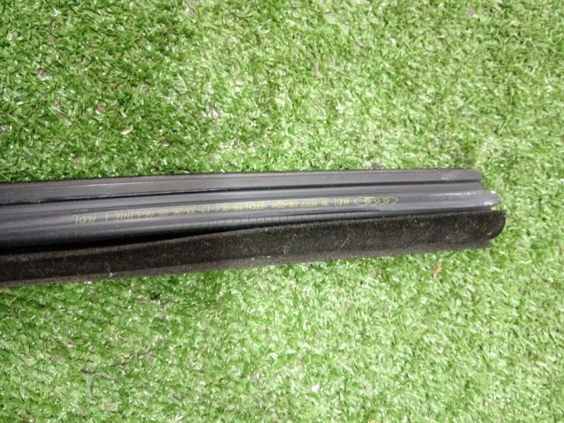 Уплотнитель стекла двери