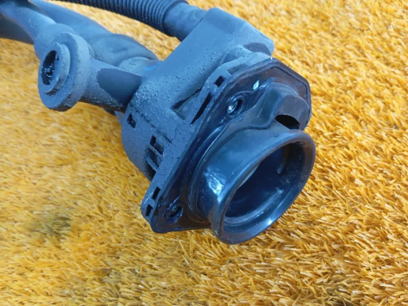 Горловина топливного бака