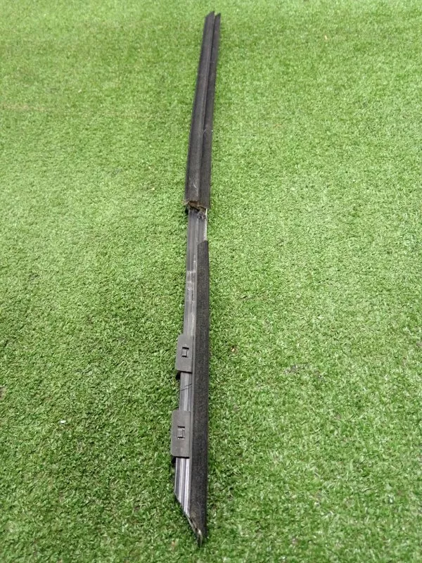 Уплотнитель стекла двери