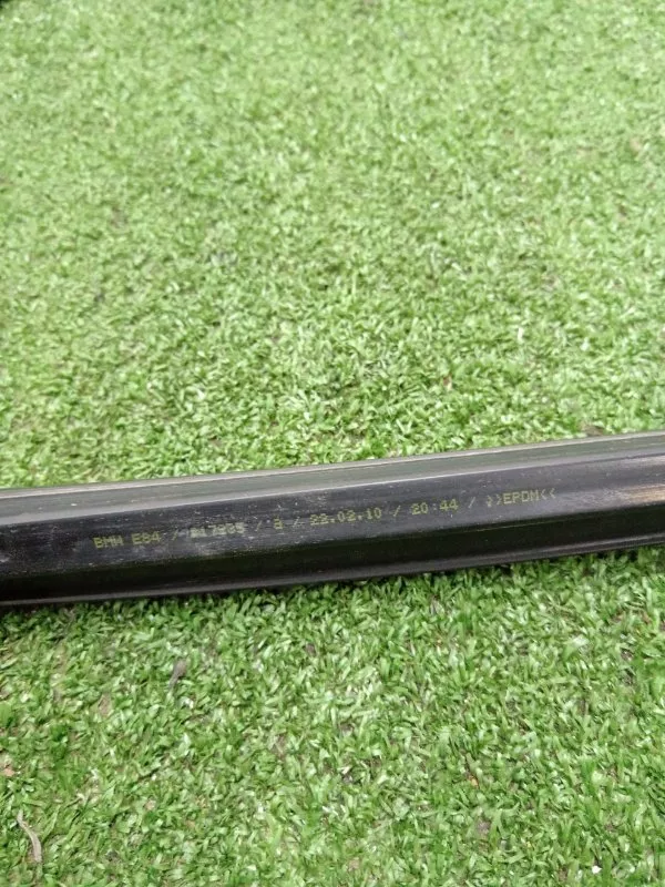 Уплотнитель стекла двери