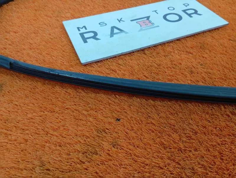 Уплотнитель стекла двери