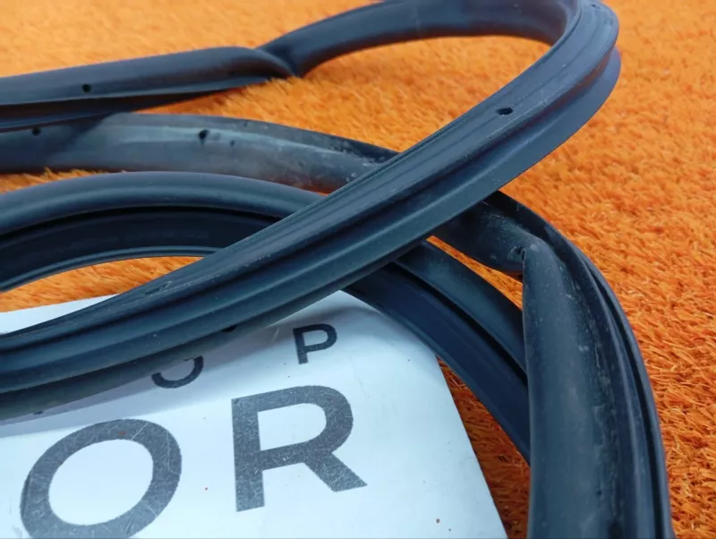 Уплотнитель двери