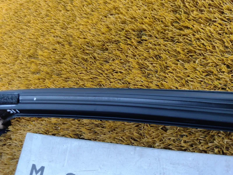 Уплотнитель стекла двери