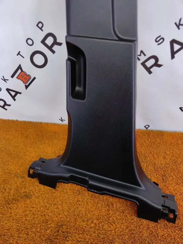 Обшивка центральной стойки