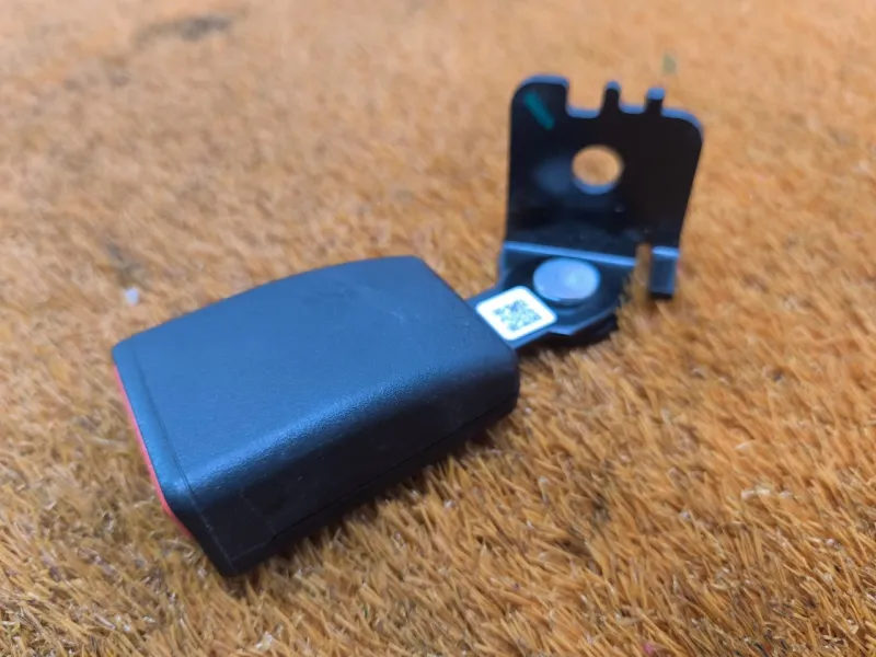 Ответная часть ремня безопасности