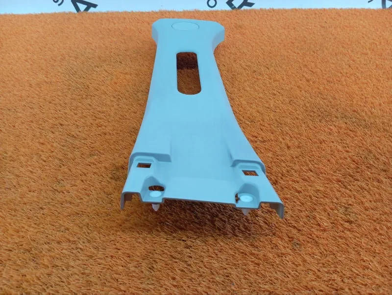 Обшивка центральной стойки