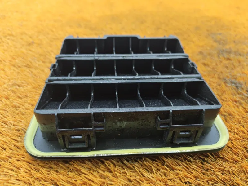 Решетка вентиляционная