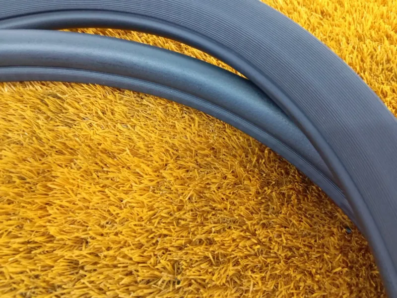 Уплотнитель проема двери