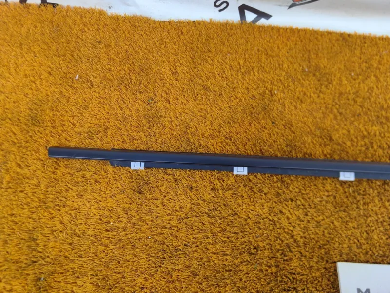 Уплотнитель стекла двери