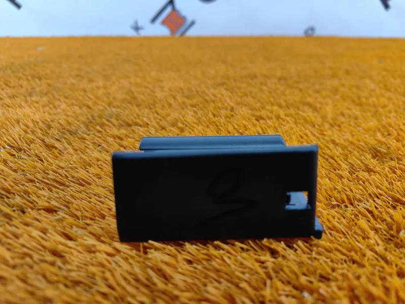 Заглушка полозьев сиденья