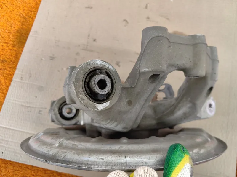 Кулак поворотный