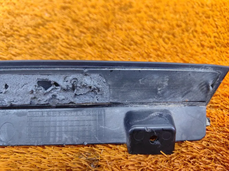 Накладка крышки багажника