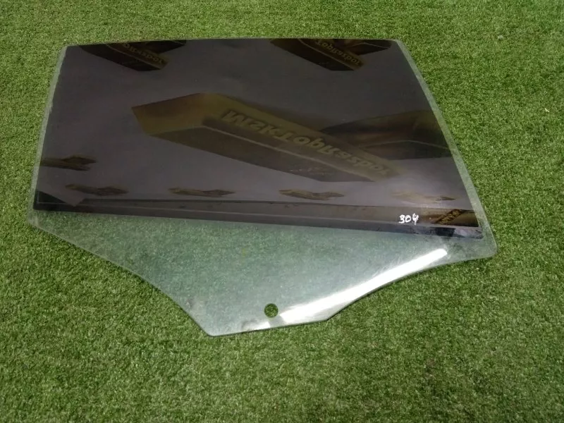 Стекло двери BMW 1-Series 2007 51357067794 E87, заднее правое