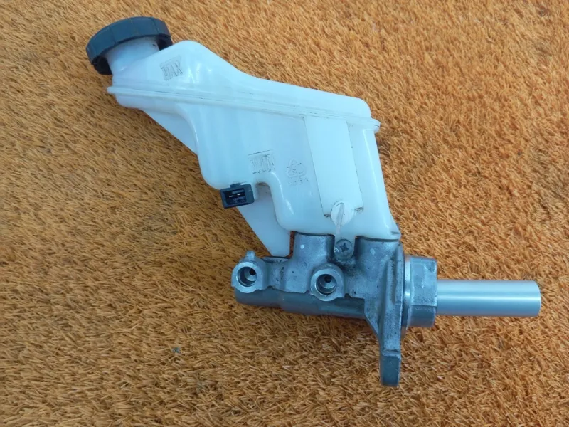 Главный тормозной цилиндр