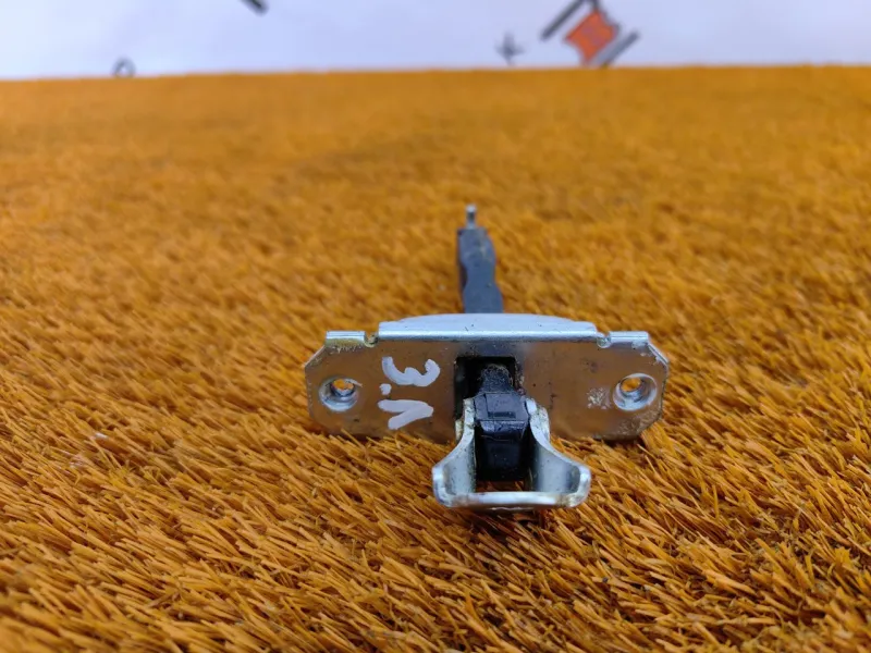 Ограничитель двери