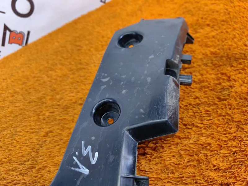 Кронштейн заднего бампера