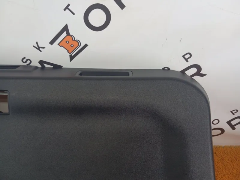 Обшивка двери багажника