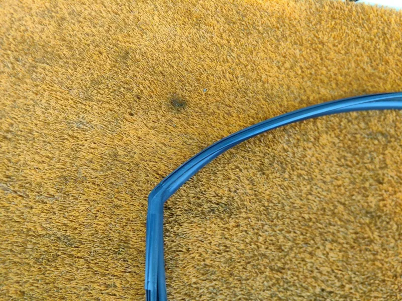 Уплотнитель стекла двери