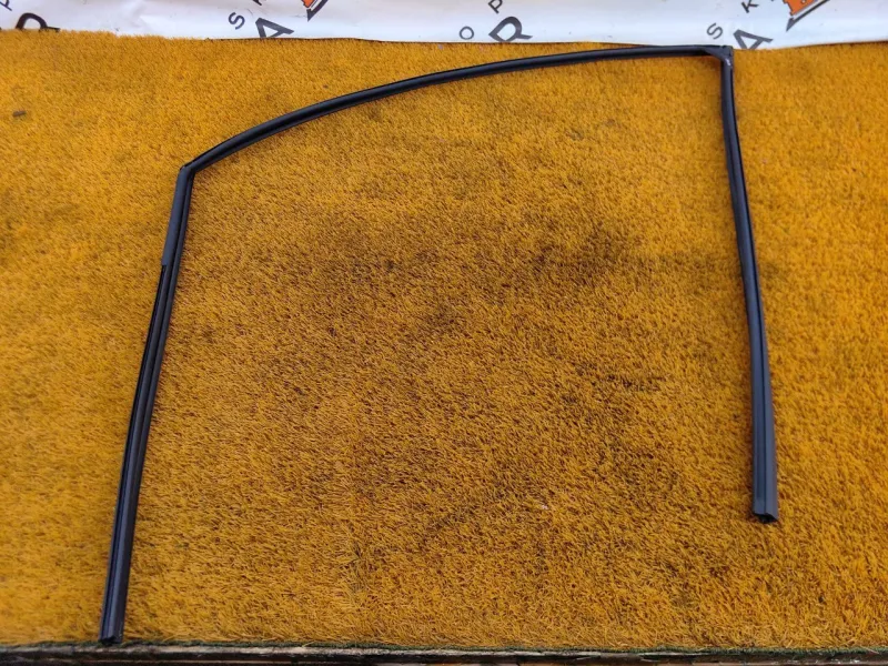 Уплотнитель стекла двери