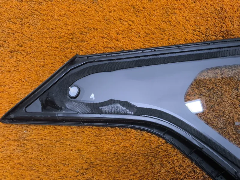 Форточка задняя