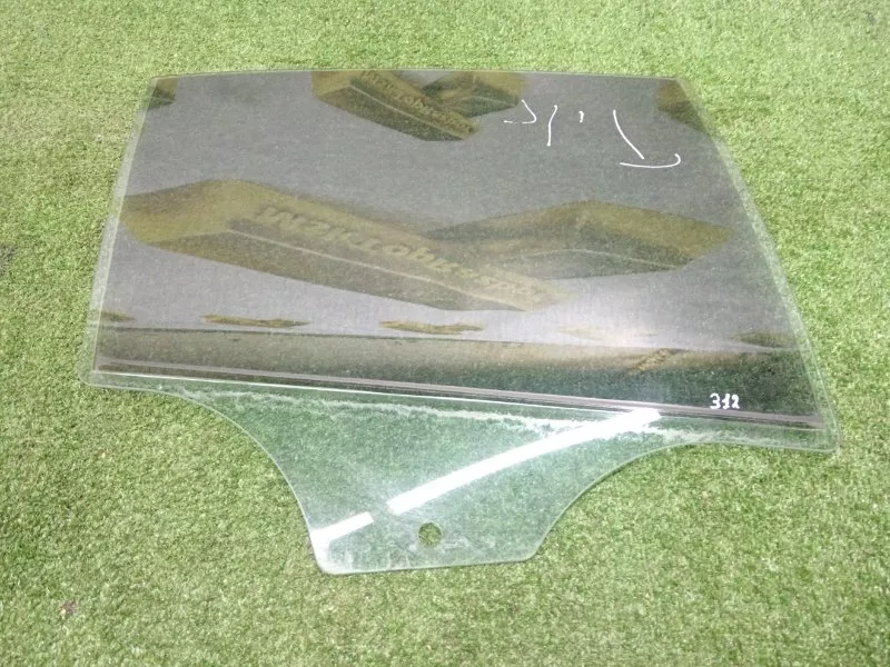 Стекло двери BMW 5-Series 2011 51357182118 F10, заднее правое