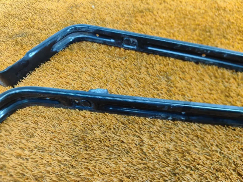 Крепление топливного бака (Кронштейн топливного бака)