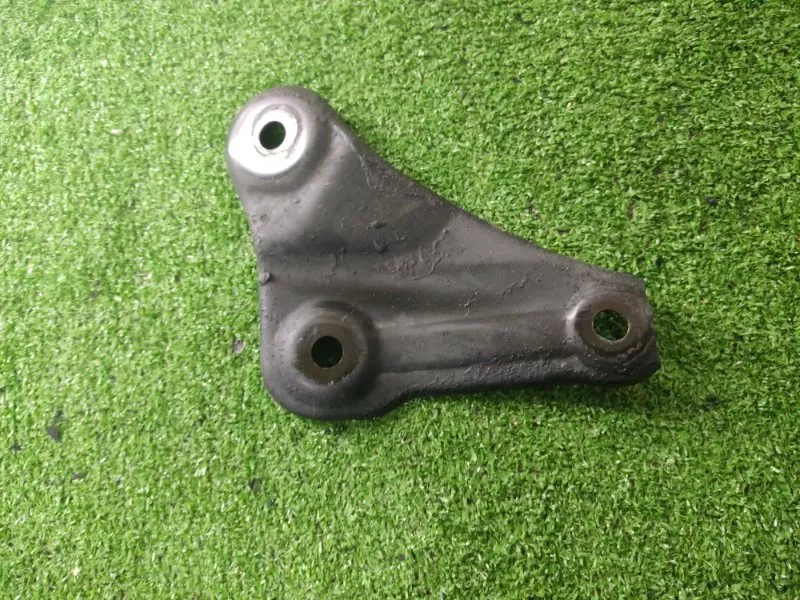 Крепление балки подвески