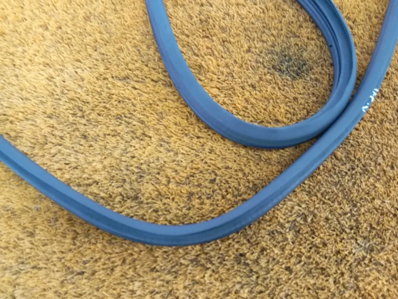 Уплотнитель проема двери