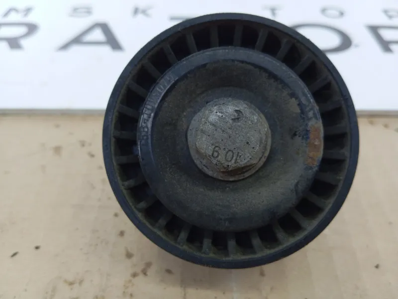 Ролик обводной навесного оборудования