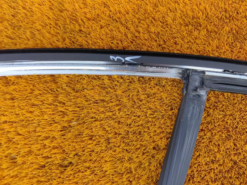 Уплотнитель стекла двери