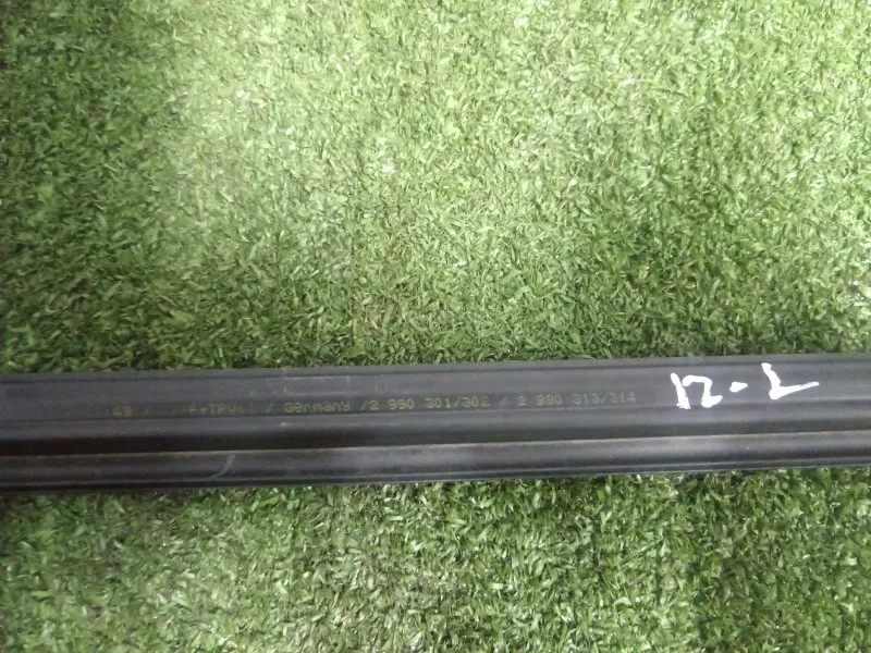 Уплотнитель стекла двери