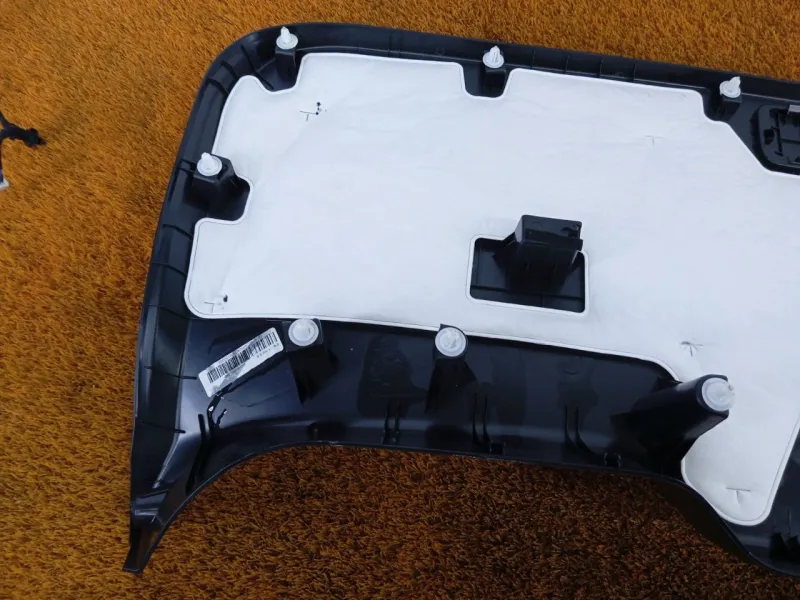 Обшивка двери багажника