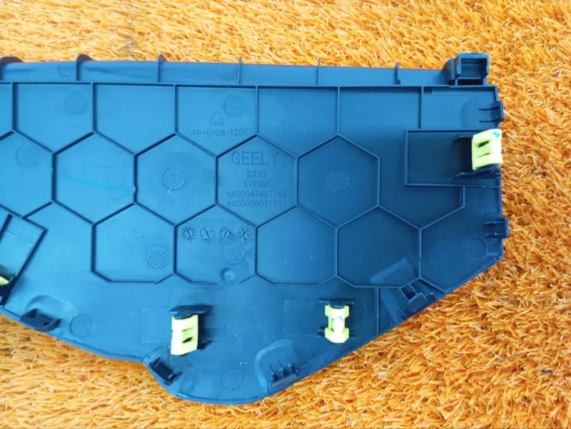 Накладка на торпедо