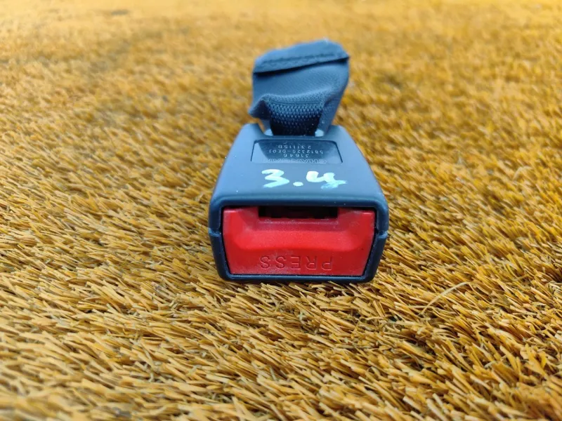 Ответная часть ремня безопасности