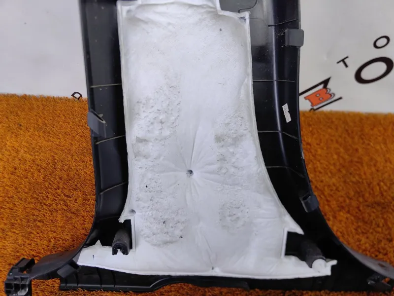 Обшивка центральной стойки