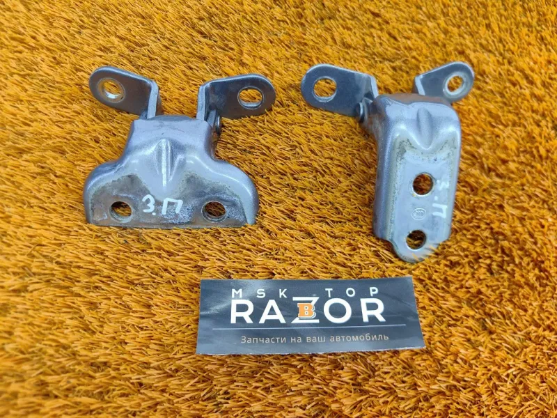 Петля двери