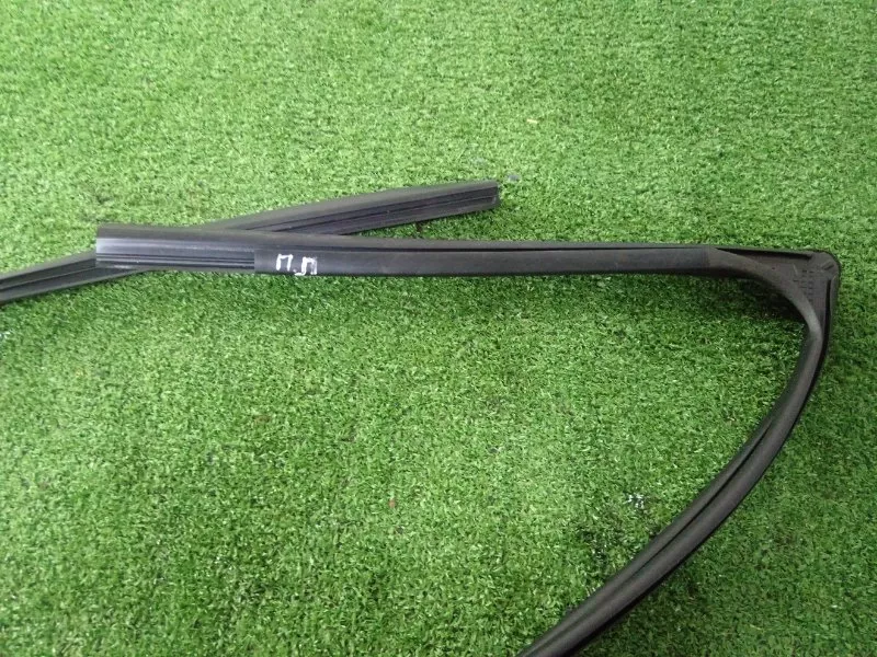 Уплотнитель стекла двери