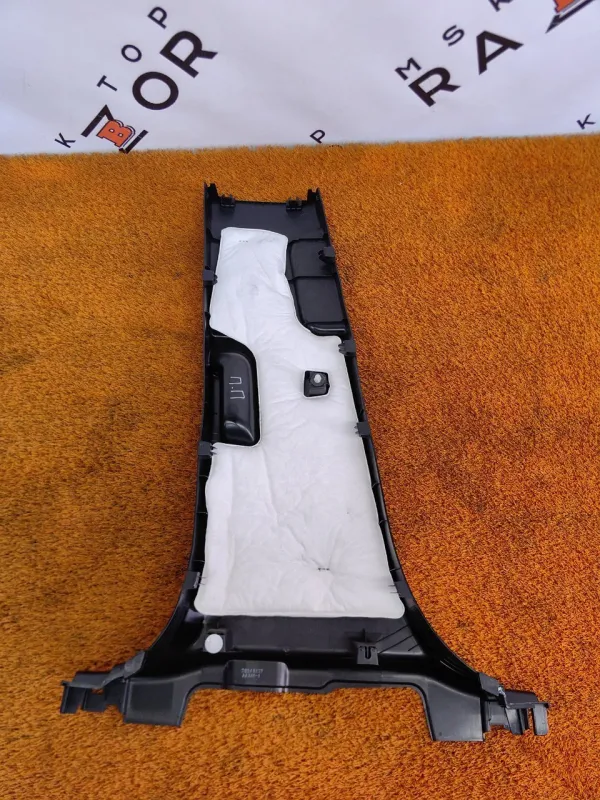 Обшивка центральной стойки