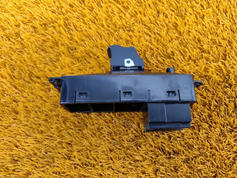 Кнопка стеклоподъемника