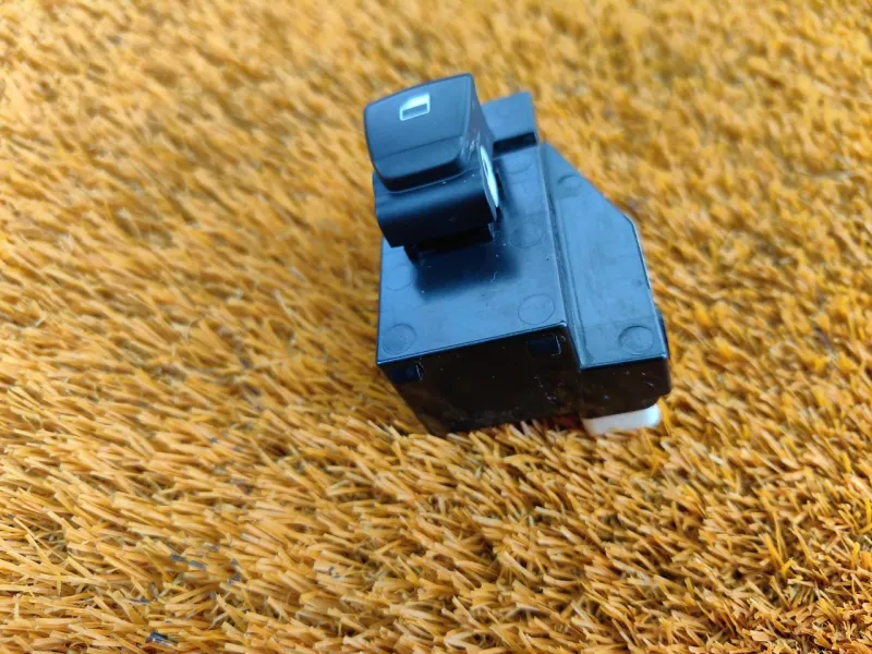 Кнопка стеклоподъемника