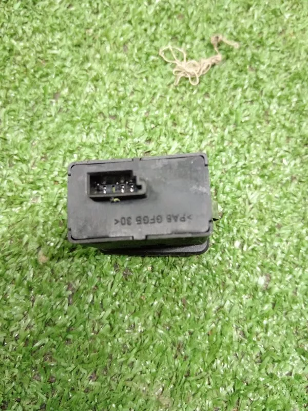 Кнопка стеклоподъемника