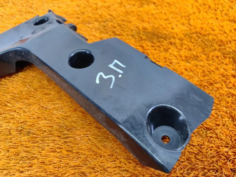 Кронштейн заднего бампера