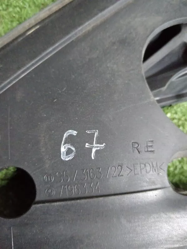 Уплотнительная резинка боковой двери