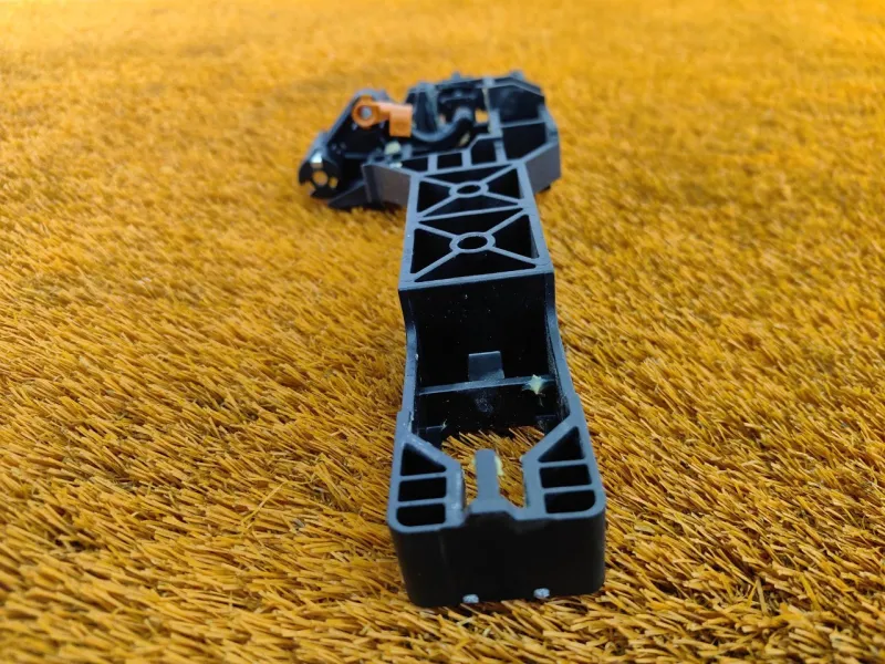 Кронштейн ручки двери