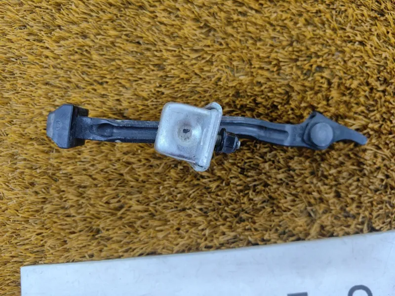 Ограничитель двери