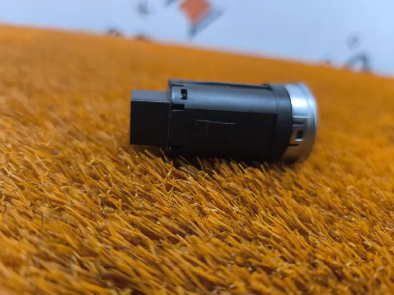 Кнопка запуска двигателя