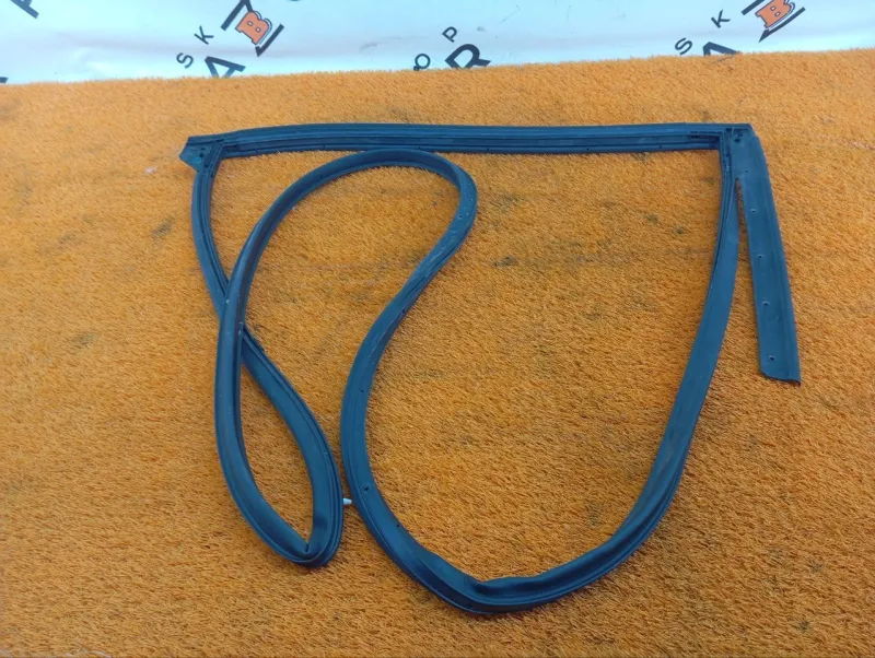 Уплотнитель двери