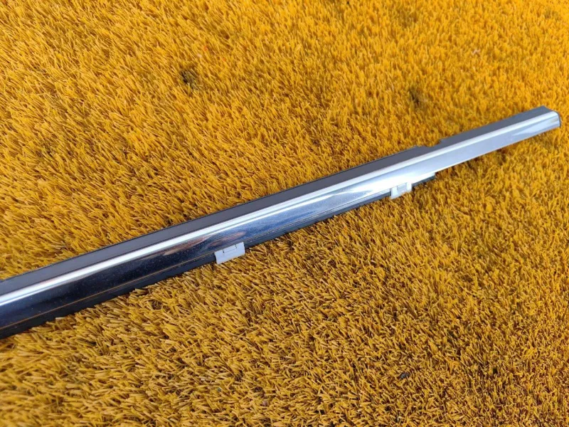 Уплотнитель стекла двери