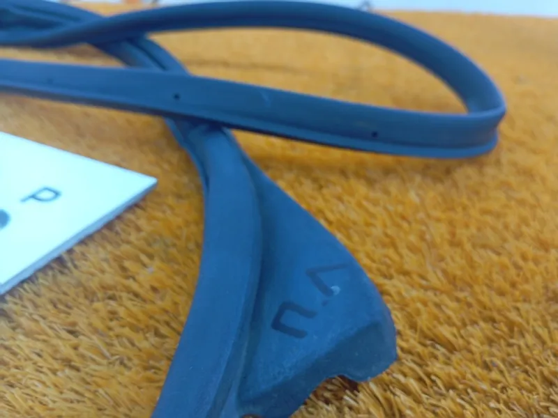 Уплотнитель двери